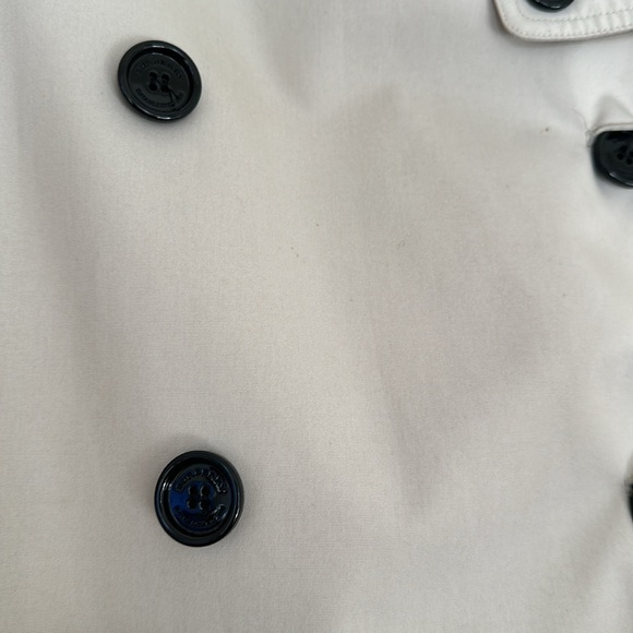 Classic Burberry Trench - Picture 3 of 13